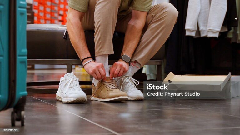 Dhikri i veshjes dhe heqjes së rrobës, këpucëve dhe çdo gjëje tjetër