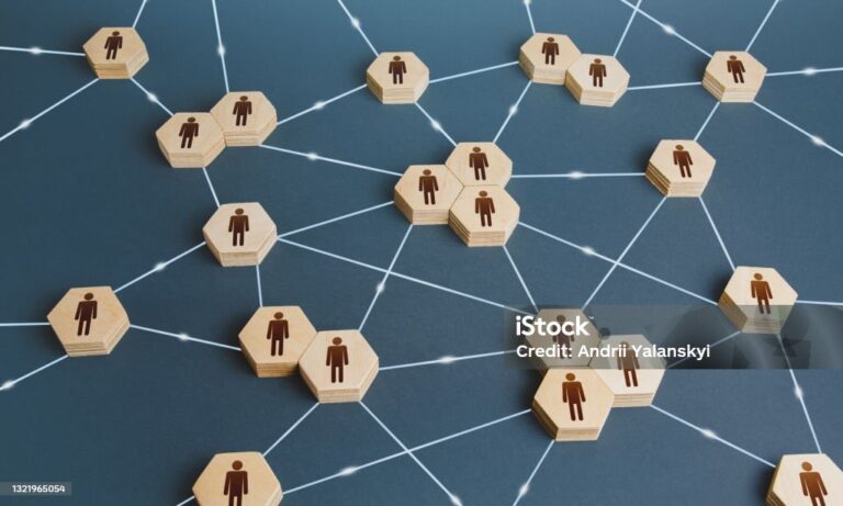 Besimi dhe struktura shoqërore në Kuranin Fisnik… drejt një leximi sociologjik të udhëzimit hyjnor